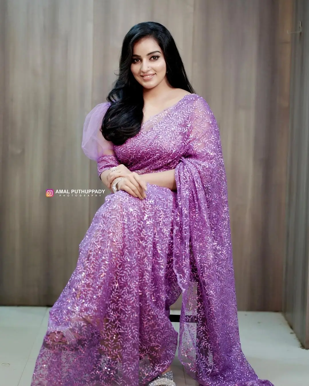 Malayalam Girl Malavika Menon Pics In Violet Saree Blouse